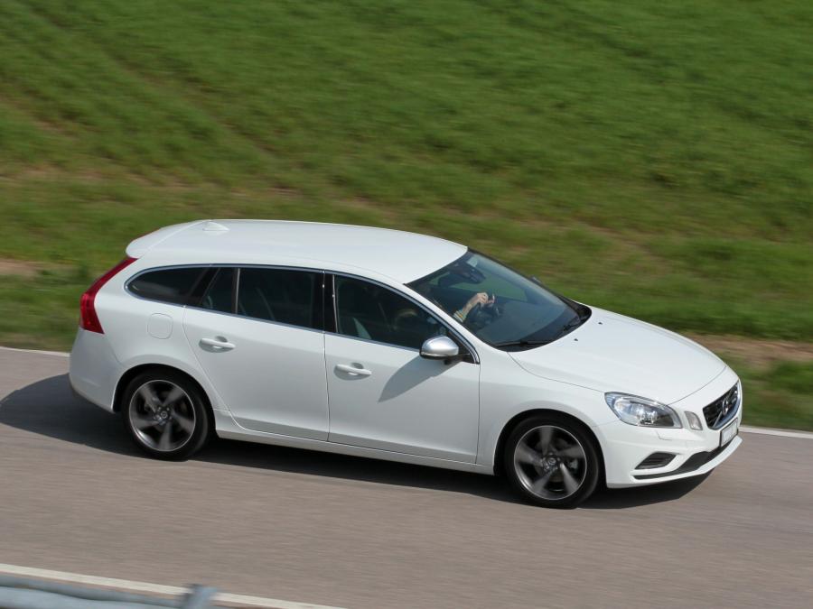  Volvo V60 R-Design 2010 года  (фото 8 из 10)